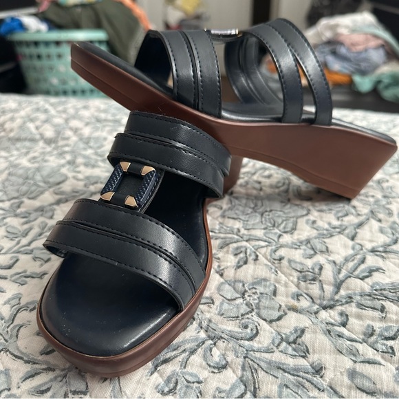 Tuscany and Easy Street navy sandals NWOB Stickers on bottom show no wear. - Picture 2 of 5